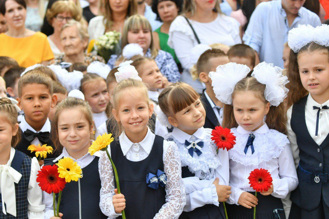 Поздравление Губернатора Р.В. Бусаргина с Днем знаний.