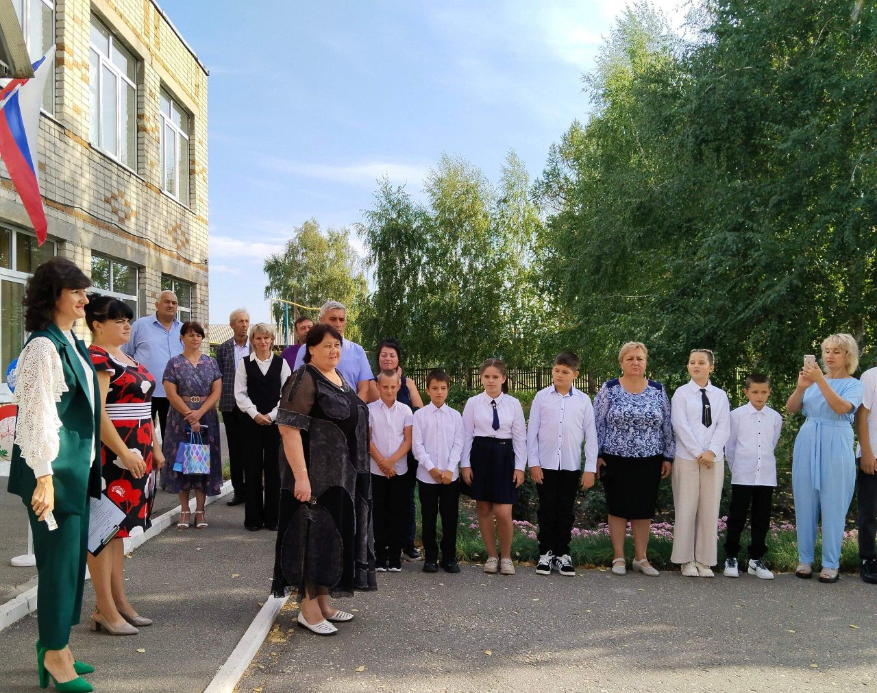 Торжественные линейки, посвященные Дню знаний, прошли на территории Краснозвездинского муниципального образования.