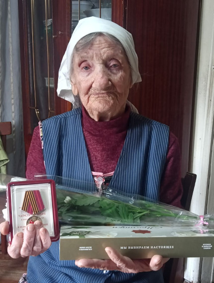Вручение медали "80 лет Победы в Великой Отечественной войне 1941-1945 годов" труженикам тыла. Вручение медали "80 лет Победы в Великой Отечественной войне 1941-1945 годов" труженикам тыла.