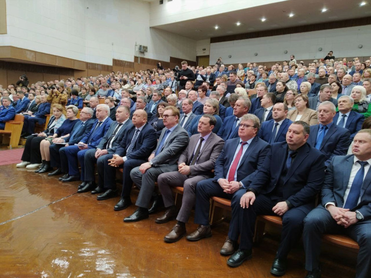 Губернатор Саратовской области провел встречу с главами районов Саратовской области по вопросу развития муниципальных районов Саратовской области. Губернатор Саратовской области провел встречу с главами районов Саратовской области по вопросу развития муниципальных районов Саратовской области.