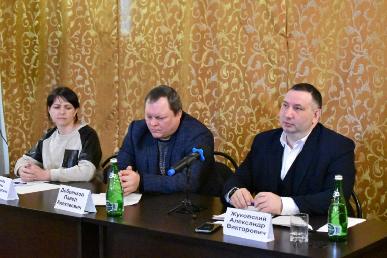 Сегодня глава Ртищевского района Александр Жуковский встретился с жителями Краснозвездинского муниципального образования. Сегодня глава Ртищевского района Александр Жуковский встретился с жителями Краснозвездинского муниципального образования.