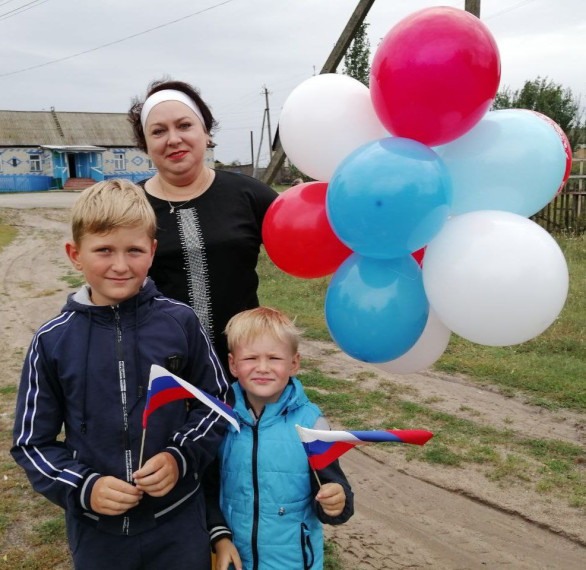 Жителей хутора Ободной поздравили с Днем Российского флага.