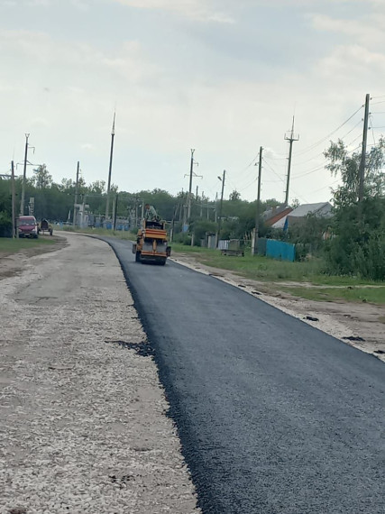 Выполняются работы по ремонту дорожного покрытия улицы Московской села Владыкино.